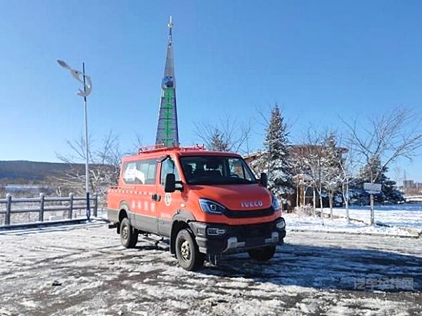 纵横复杂地形！欧霸·雷霆以硬核四驱越野力 赋能多行业作业需求