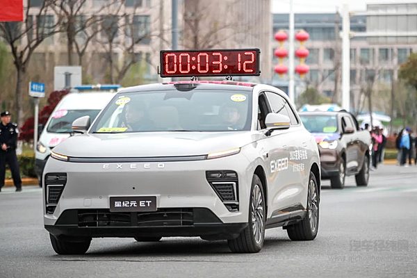 16000多名跑者与星途同行：2025芜湖马拉松诠释