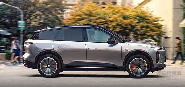 35万级高端电动SUV横评：蔚来ES6与智己LS7谁更值得买？