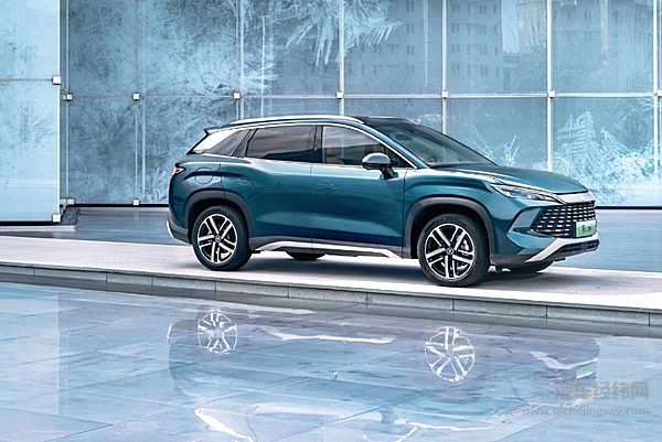 吉利EM-i对决比亚迪DM 5.0 银河星舰7 EM-i能否挑战宋L DM-i？