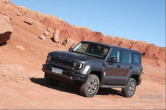 一个看越野一个看全能 北京越野BJ40增程和山海T2怎么选？