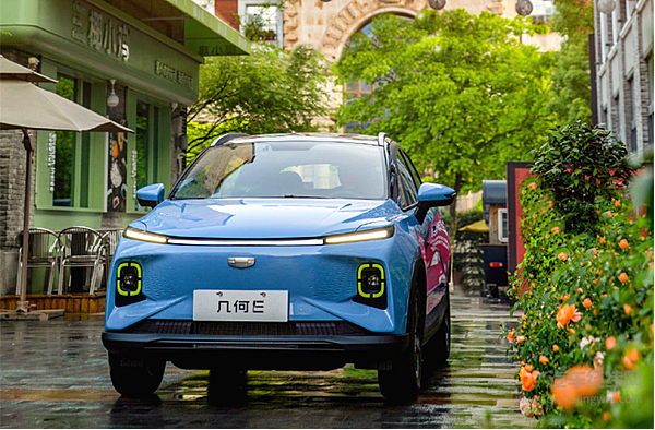坚持性价比路线 几何E能与比亚迪海豚一较高下？