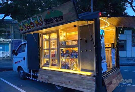 地摊经济走红 看似零门槛但其实也有专业要求！