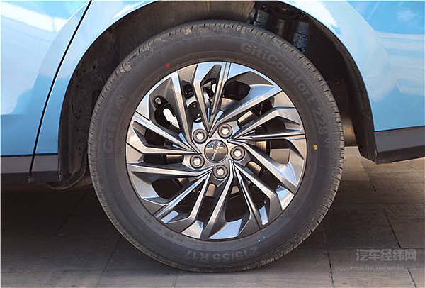 丽江试驾上汽大通MAXUS G50 六口之家出行标配即将上市