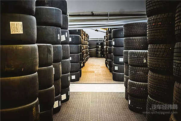 穿越了上千公里，只为看一家轮胎品牌如何在24小时耐力赛上夺冠