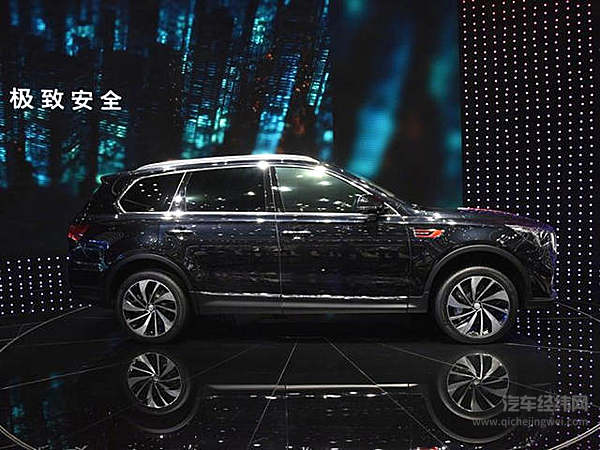 红旗HS7填补C级SUV市场空白 国民车改走年轻范儿！