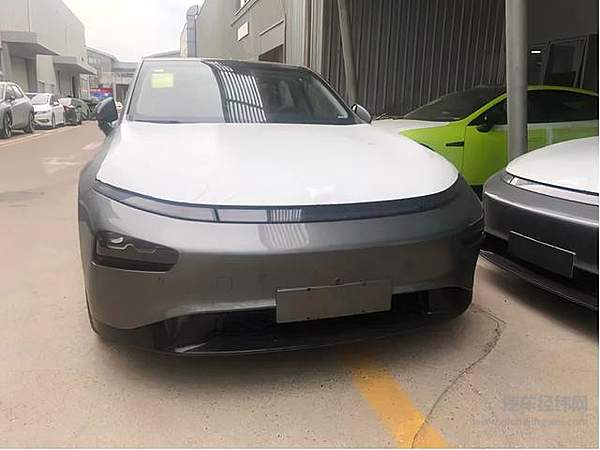 最高配置反成鸡肋？小鹏P7各版本要如何选