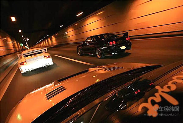 极速超过300km/h的公路大战