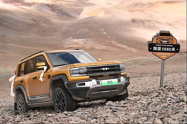 豹5创驾驶混动汽车到达的最高海拔世界纪录 加冕“高原王”