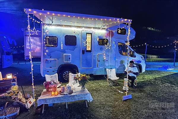 “中国汽车定制专家”以房车秀实力 上汽大通MAXUS房车品牌及V90别墅版发布