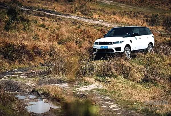 当路虎推出第一辆混动p400e，它还能玩越野吗？