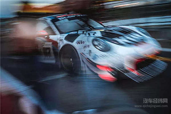穿越了上千公里，只为看一家轮胎品牌如何在24小时耐力赛上夺冠
