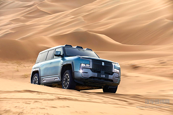 仰望U8征服必鲁图峰 全球首款登顶沙漠珠峰的新能源越野车