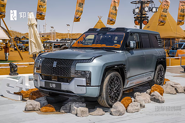 仰望U8征服必鲁图峰 全球首款登顶沙漠珠峰的新能源越野车