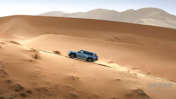 仰望U8征服必鲁图峰 全球首款登顶沙漠珠峰的新能源越野车