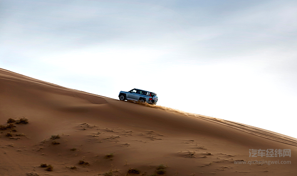 仰望U8征服必鲁图峰 全球首款登顶沙漠珠峰的新能源越野车