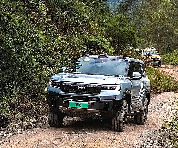 华为系越野车内卷 猛士M817与豹8谁更强？