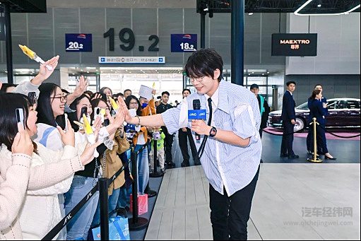 瑞风RF8、悍途PHEV亮相《没错是星动呀》 共赴快乐之旅