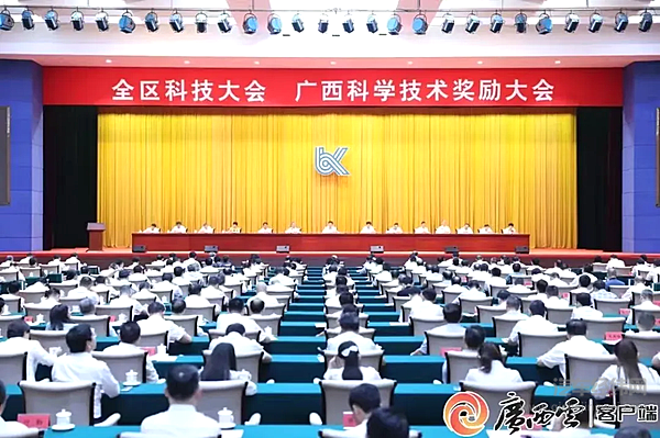 智己IMAD城市NOA覆盖全国69城/上汽乘用车荣膺上海市