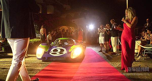 意大利远边海滩的汽车文化生活