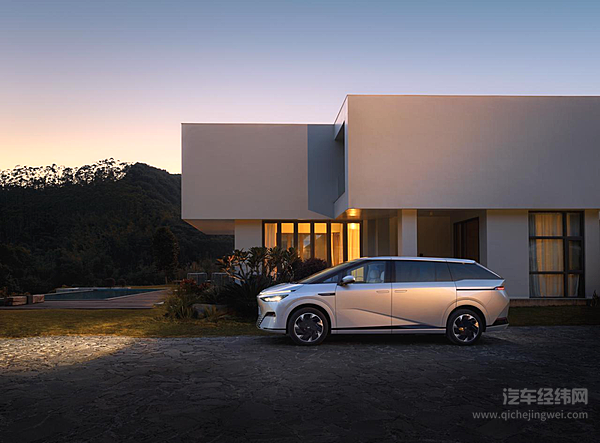 小鹏香港首家科技体验店落成 右舵版小鹏X9以59.99万港元同步上市