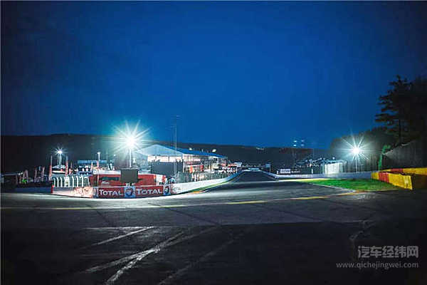 穿越了上千公里，只为看一家轮胎品牌如何在24小时耐力赛上夺冠