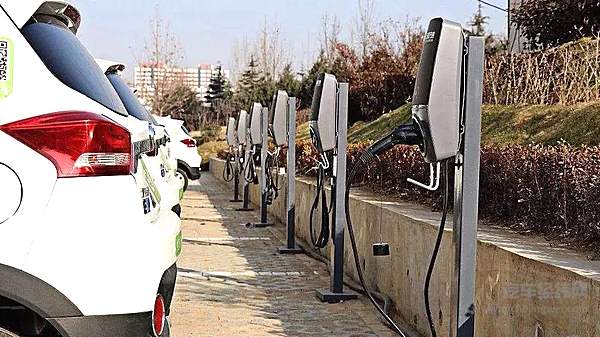 新冠疫情重创汽车市场 全产业链遭受危机