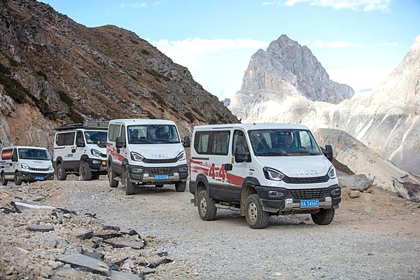 欧霸·山海硬核性能VS格聂神山云雾壮阔全景