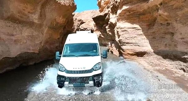 纵横复杂地形！欧霸·雷霆以硬核四驱越野力 赋能多行业作业需求