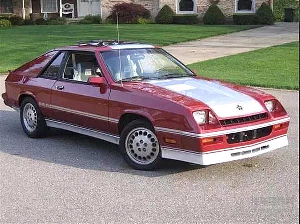 好莱坞为他拍电影，法拉利视他为劲敌。他就是卡罗尔·谢尔比