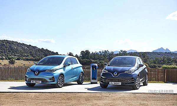 雷诺Zoe，2020款开始使用新平台，之前与日产Leaf同平台