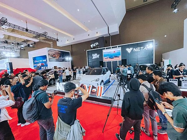 哪吒AYA改装版亮相印尼车展 去年本地订单量增长500%