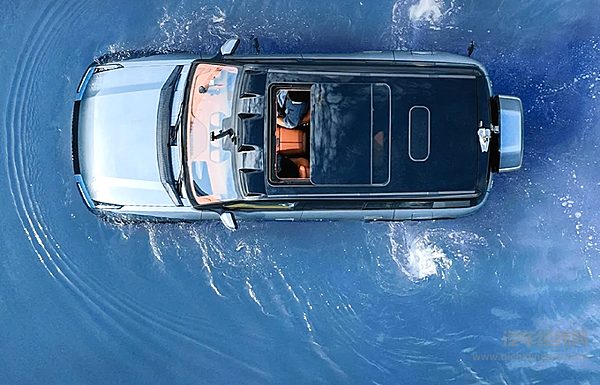 仰望U7|100km/h从容应对侧向追尾