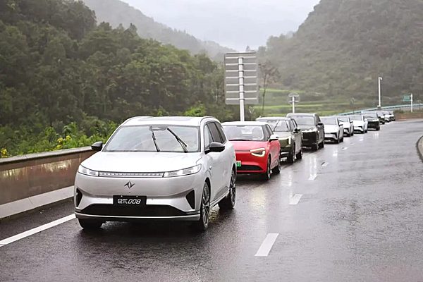 天堑变通途，奕派共见证！东风奕派首批通行世界第一高桥！