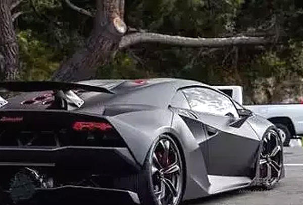 只为赛道狂——那些汽车工业界的不朽艺术品