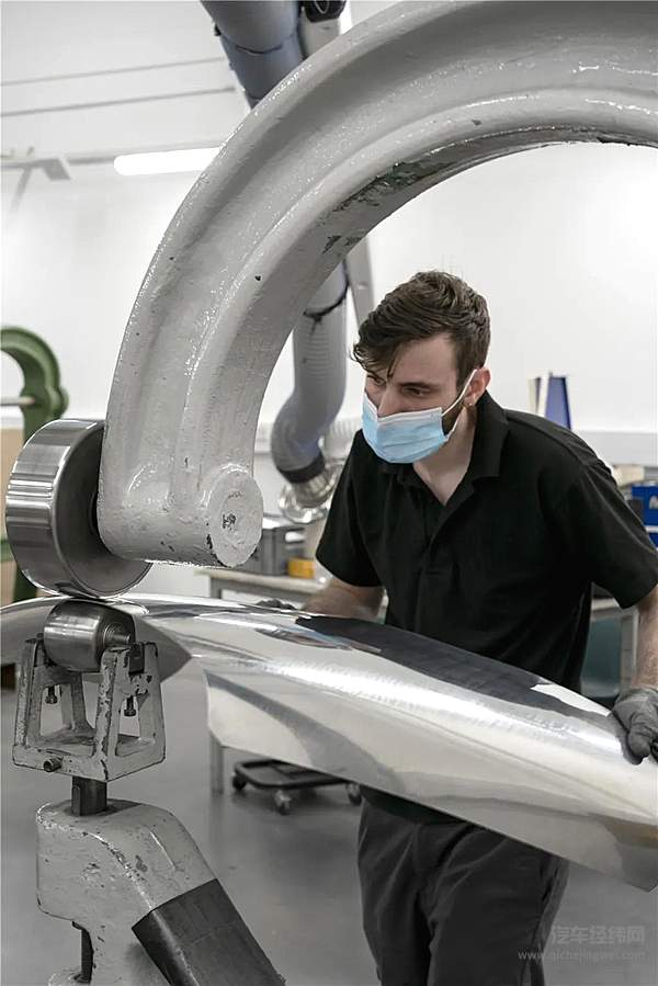 4500小时打造007座驾 竟然藏着这么多秘密“武器”！