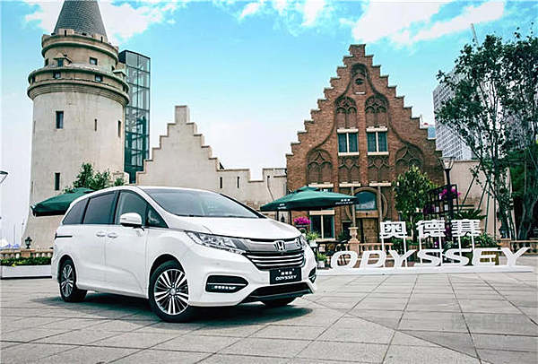 想想办法吧，爸爸！ 出去旅行怎么少得了一辆车！