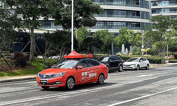 东风无人公交、无人出租车在武汉开启商业化运营