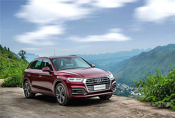 奥迪Q5L开进贵州崖壁 现在的发布会都不走寻常路！