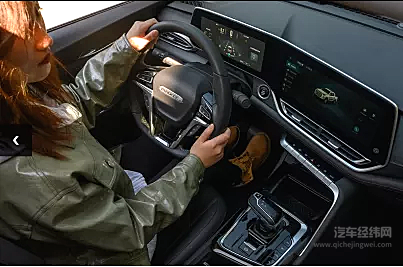 上汽大通MAXUS T90高调亮相 上汽牛能否赶超长城炮