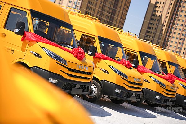 赋能铁路交通装备智能化升级 南京依维柯批量交付一体化工程车