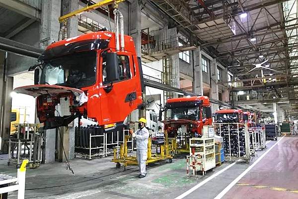 东风商用车有限公司紧急启动防疫车辆的小规模生产