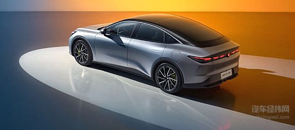 15分钟增加380km续航 极狐能否依靠阿尔法S5崛起？