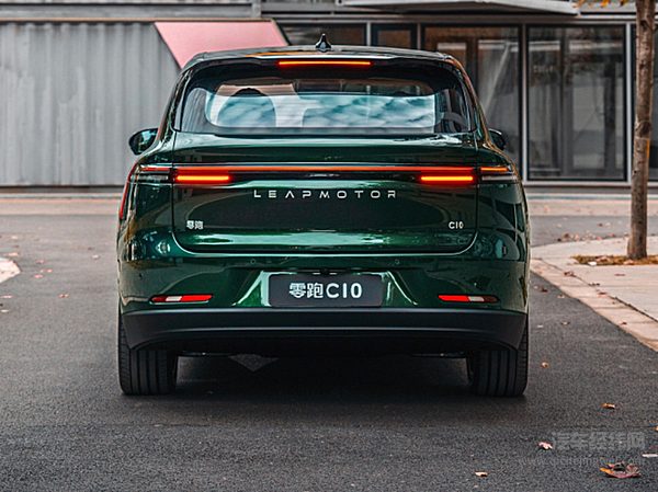 走性价比路线 零跑C10与小鹏G6谁更强？