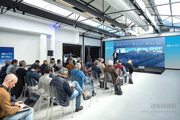 意大利媒体在海豹试驾会现场