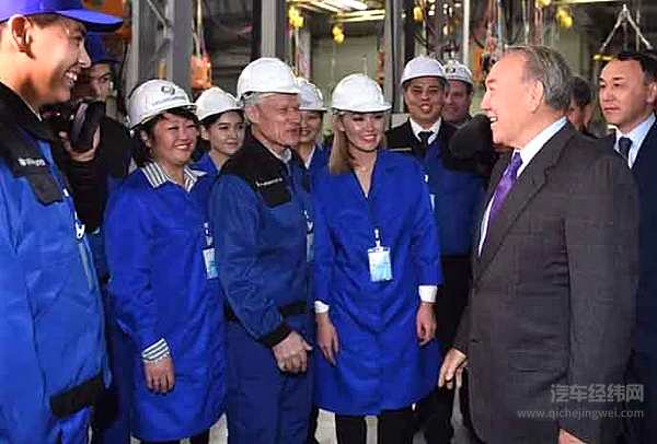 哈萨克斯坦总统纳扎尔巴耶夫视察库斯塔奈江淮汽车项目进度