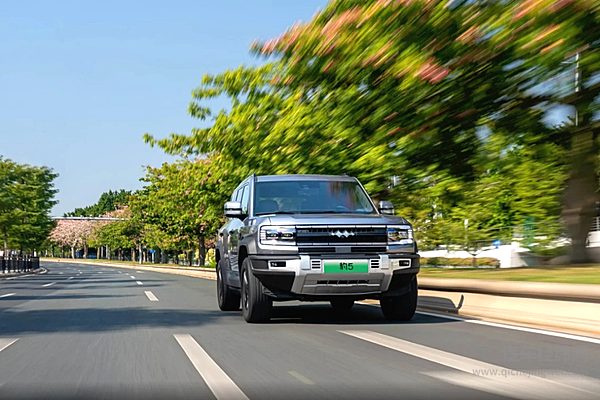 方盒子越野车二选一 北京BJ60雷霆硬刚豹5是否有一战之力？