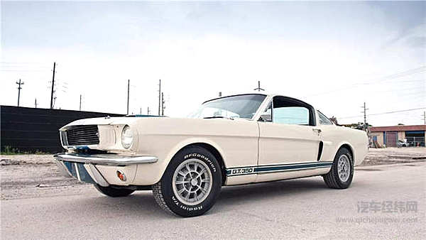 好莱坞为他拍电影，法拉利视他为劲敌。他就是卡罗尔·谢尔比