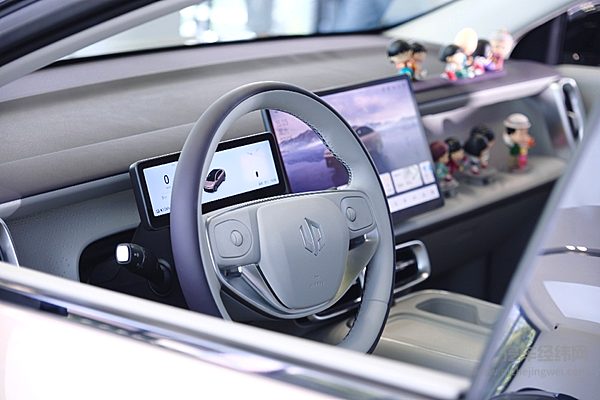 10万级纯电轿车二选一 零跑B01与小鹏MONA M03谁更强？