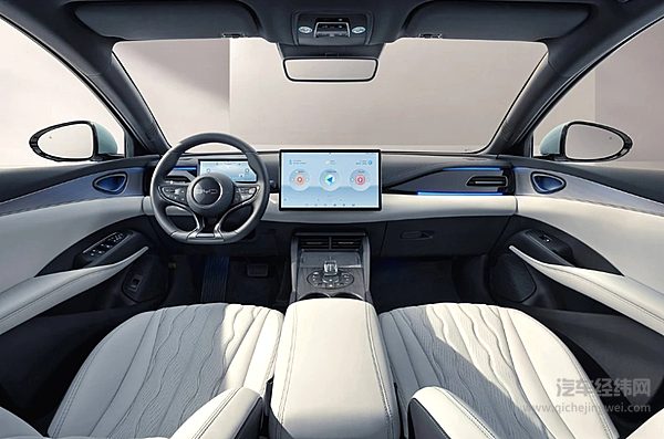 小鹏MONA M03对决海豹06 DM-i哪款车更划算？